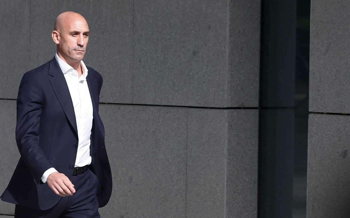 Policía española registra casa de Rubiales y oficinas de RFEF por presunta corrupción