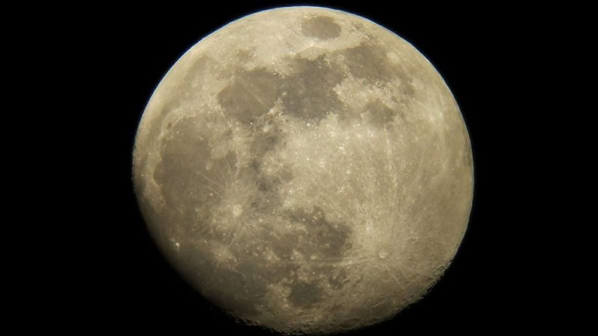 Rusia y China estudian instalar una central nuclear en la Luna
