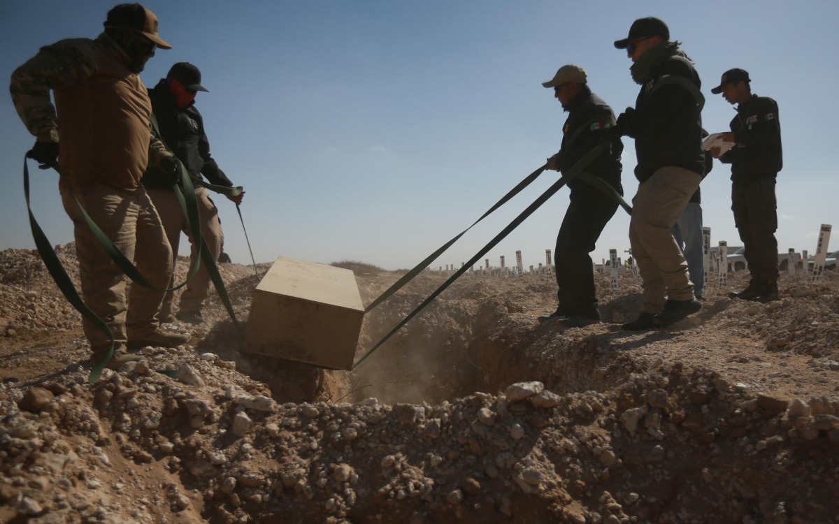 Sepultan más de 60 cadáveres sin identificar en Cd. Juárez