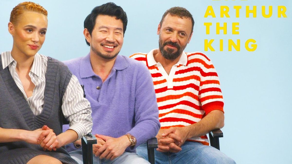 Simu Liu, Nathalie Emmanuel y Ali Suliman se entusiasman con el coprotagonista Arthur The King Dog