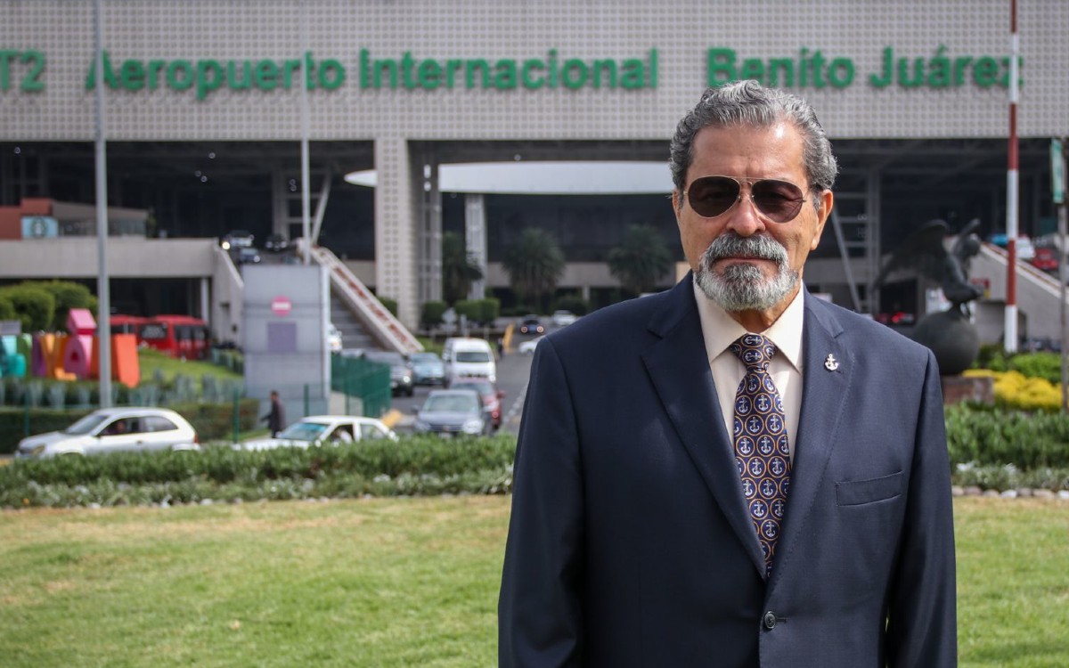 Vicealmirante Velázquez Tiscareño deja dirección del AICM, entrará nuevo director