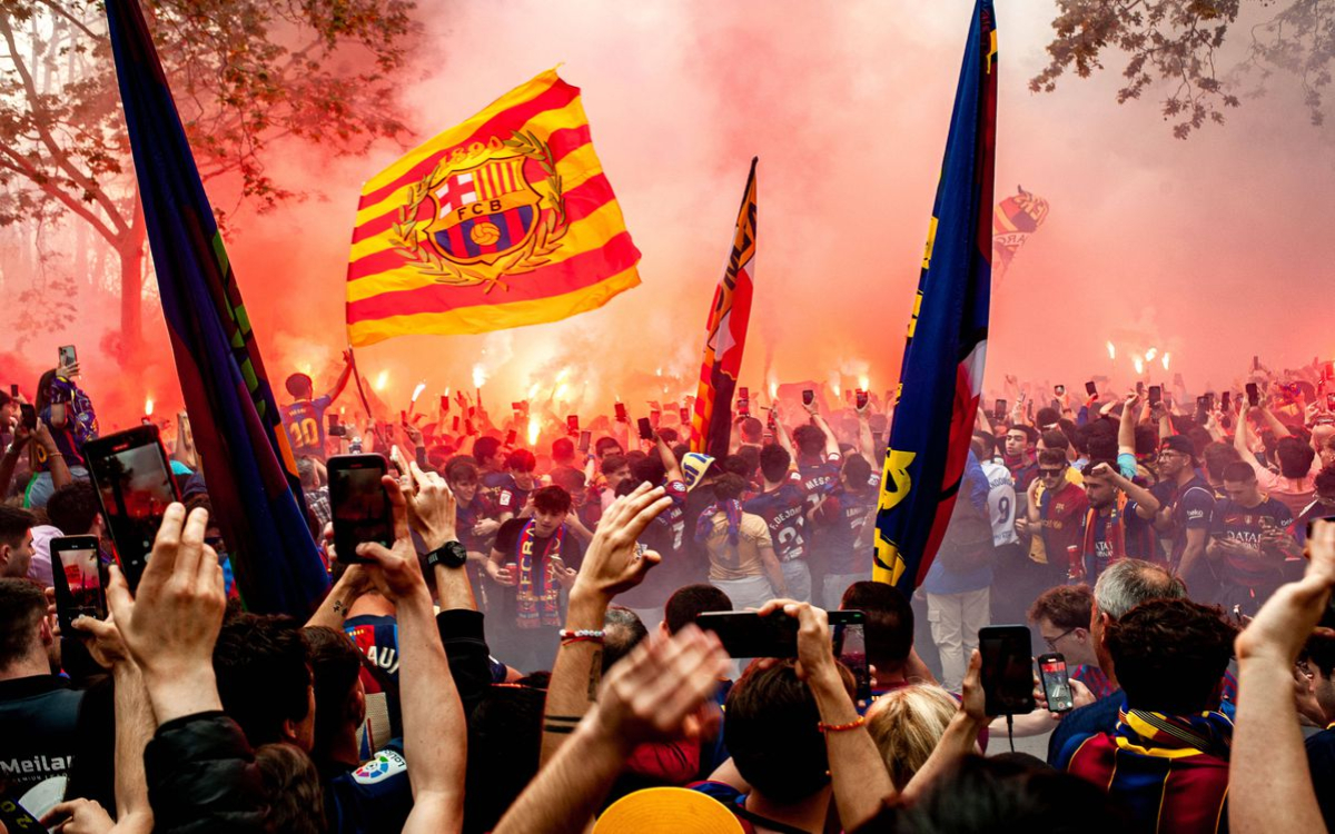Cae multa al Barcelona por comportamiento racista de su afición en París