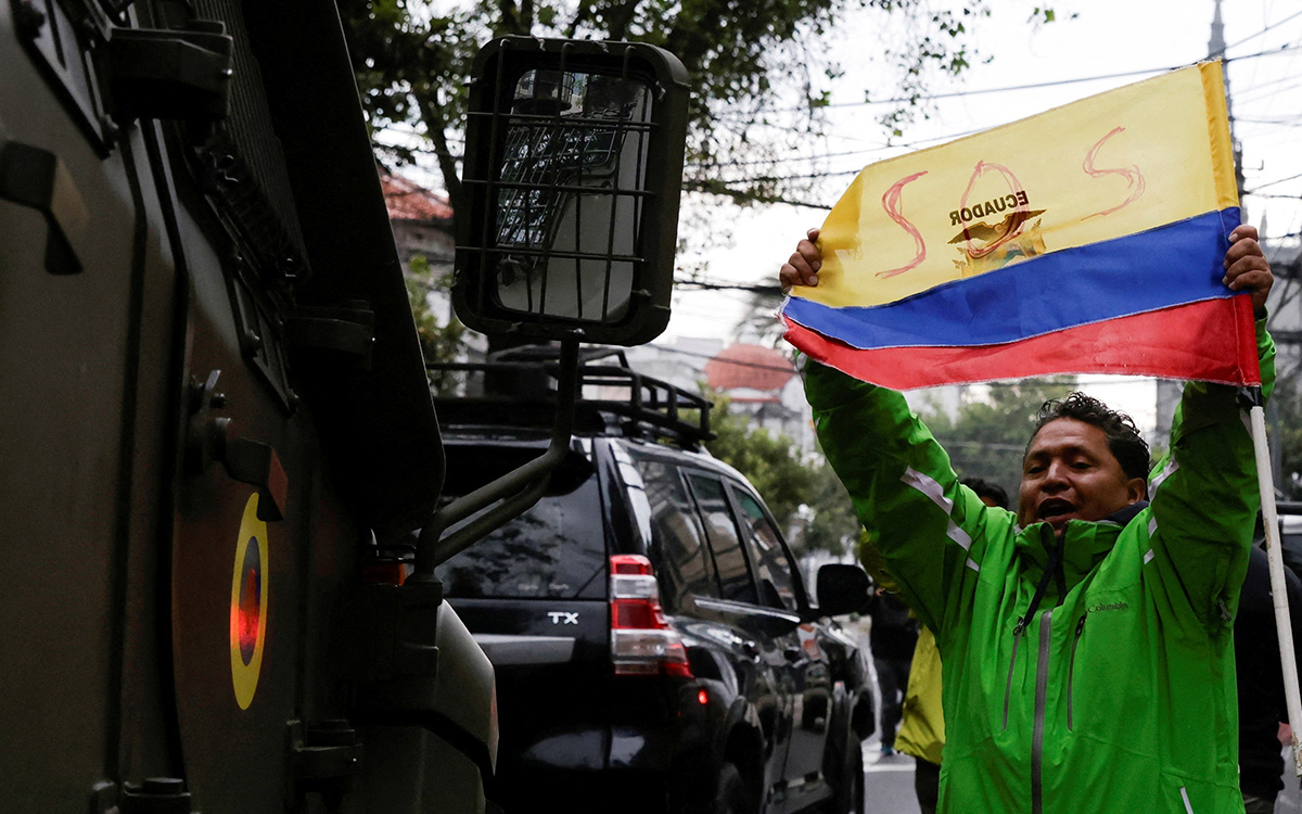 Correísmo e indígenas cargan contra Noboa por detención de Glas en la Embajada de México
