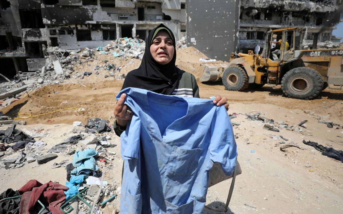 Hallan nueva fosa común con más de treinta cuerpos junto al hospital Al Shifa en Gaza