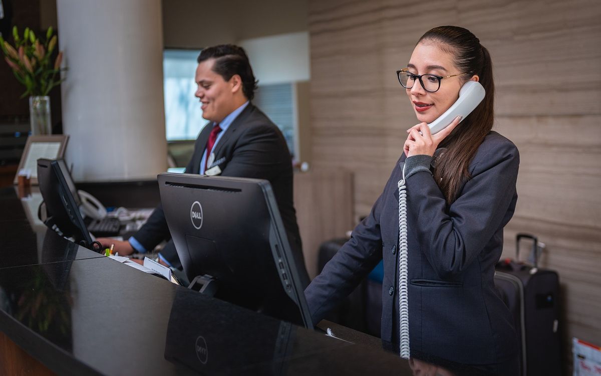 Los latinos en EU siguen enfrentando estereotipos y barreras laborales, dice estudio