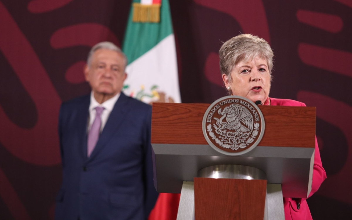 México analiza presentar una denuncia penal en Ecuador por asalto a su Embajada