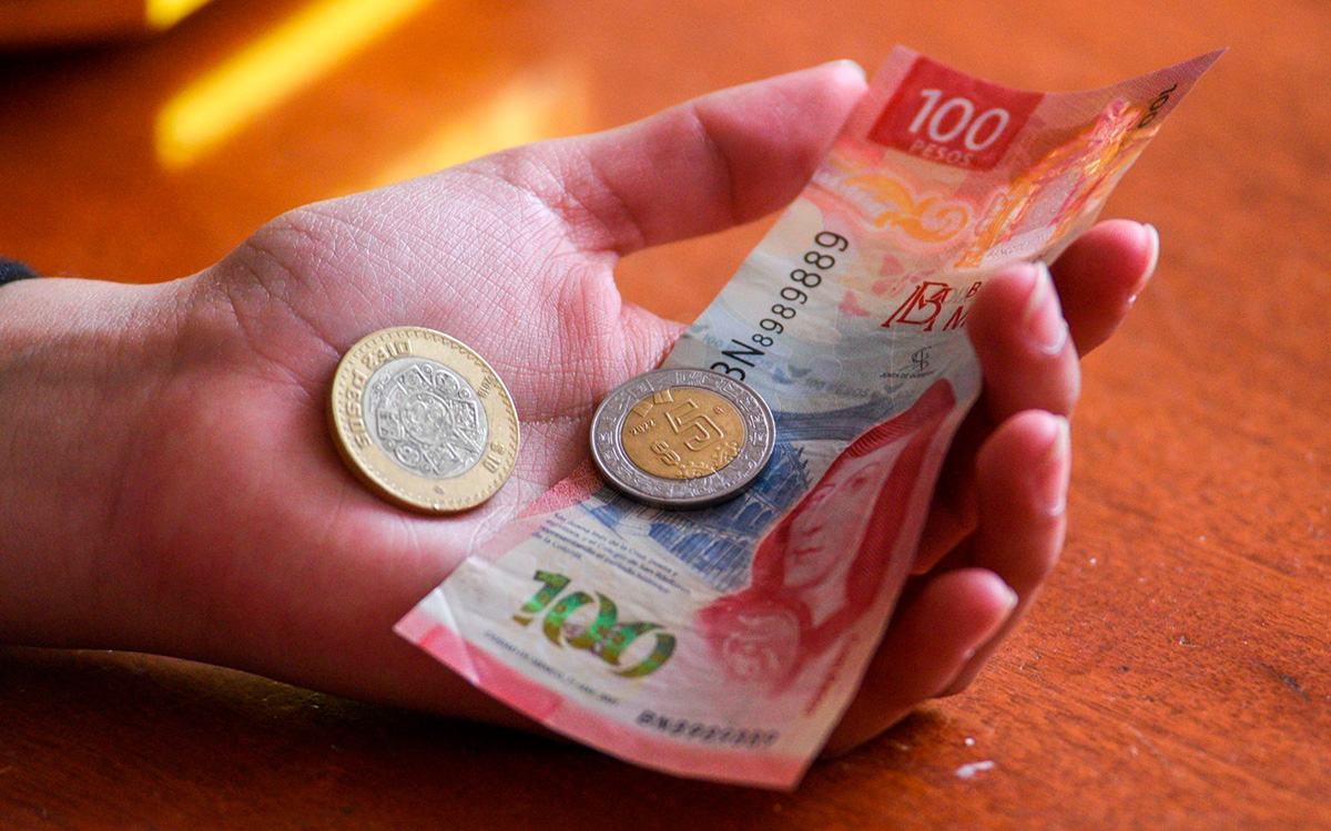 Peso mexicano retrocede desde su mejor nivel en casi nueve años tras datos inflación