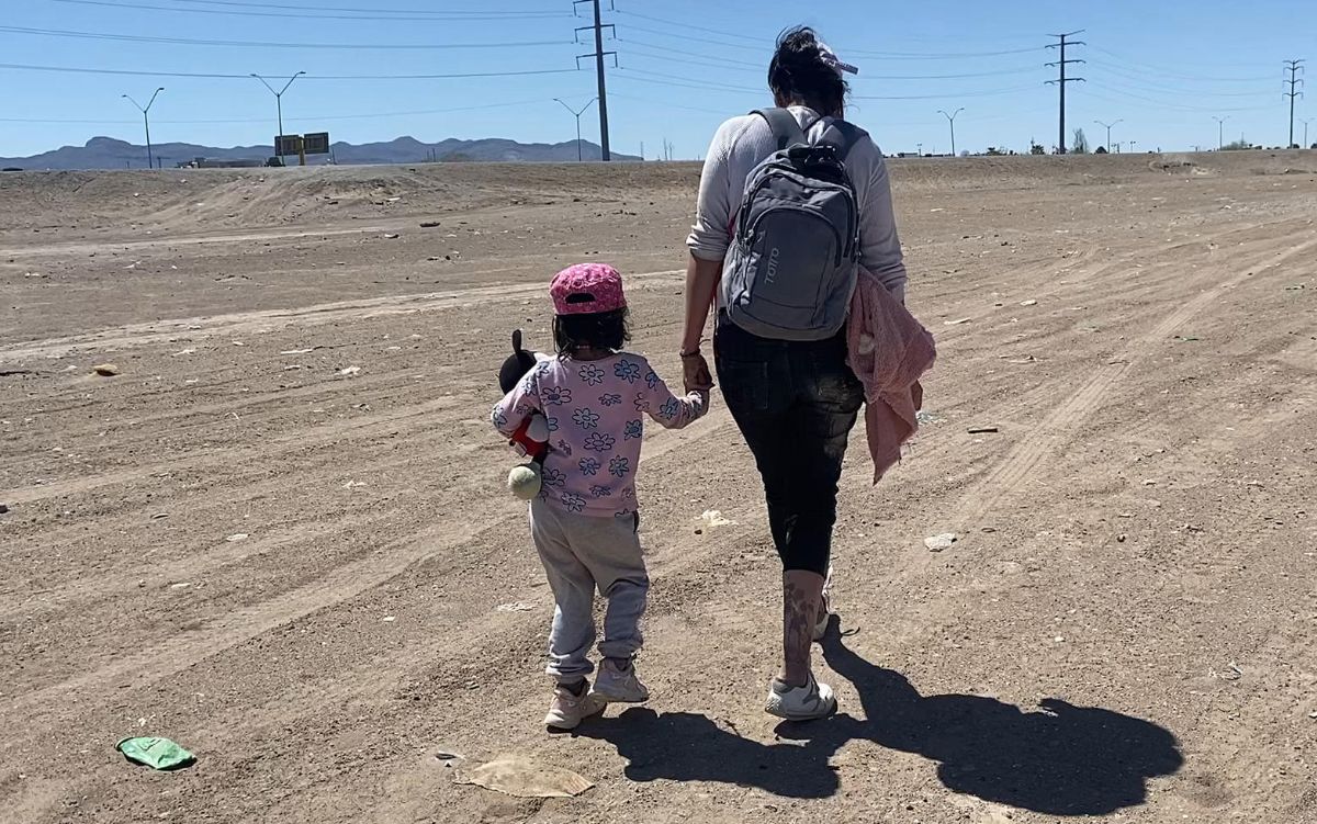 Profesionistas de Sudamérica abandonan sus oficios para llegar a la frontera de México - EU