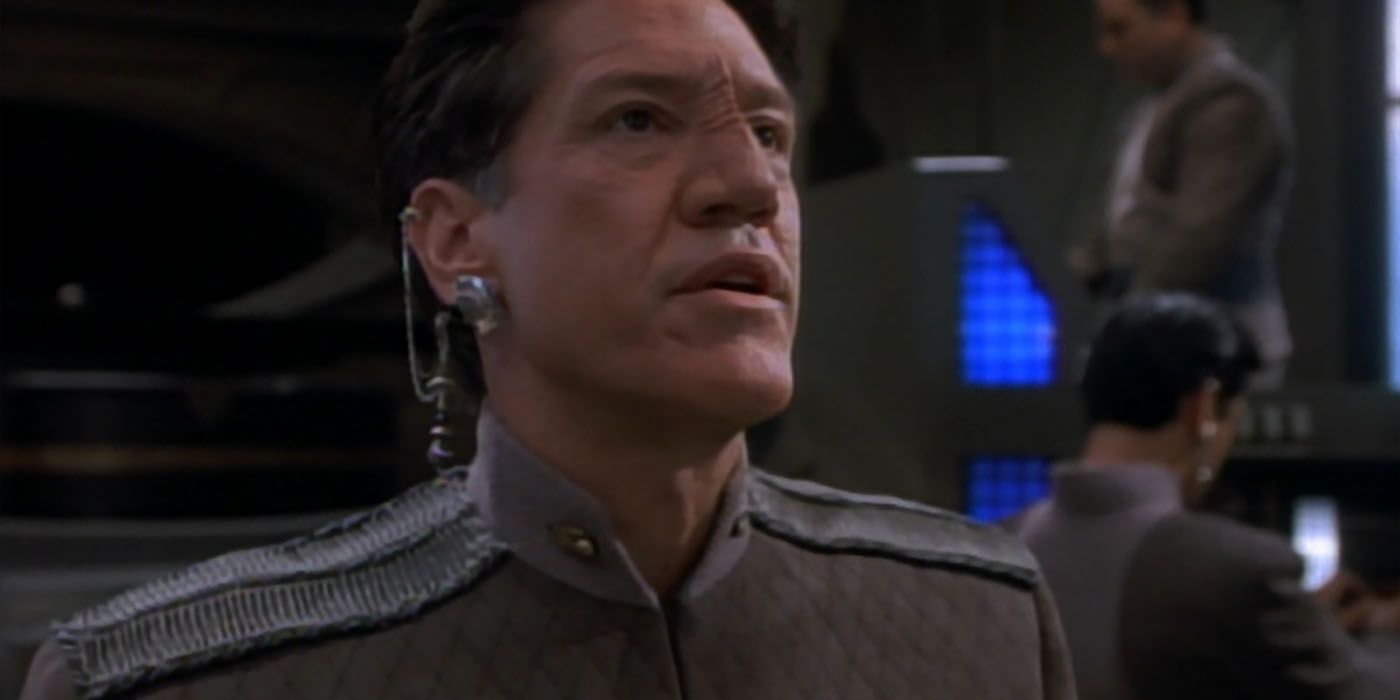 Stephen Macht como General Krim en DS9 The Siege