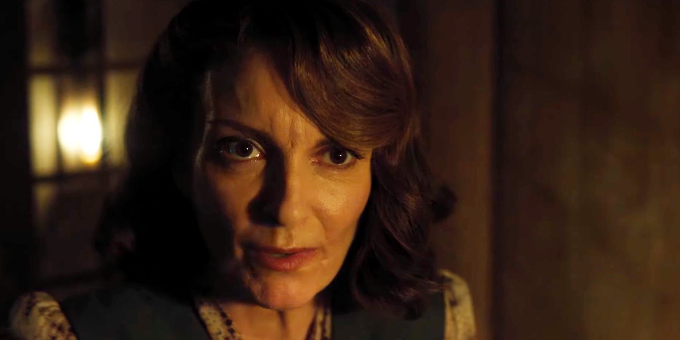 Tina Fey como Ariadne Oliver en La maldición de Venecia. 