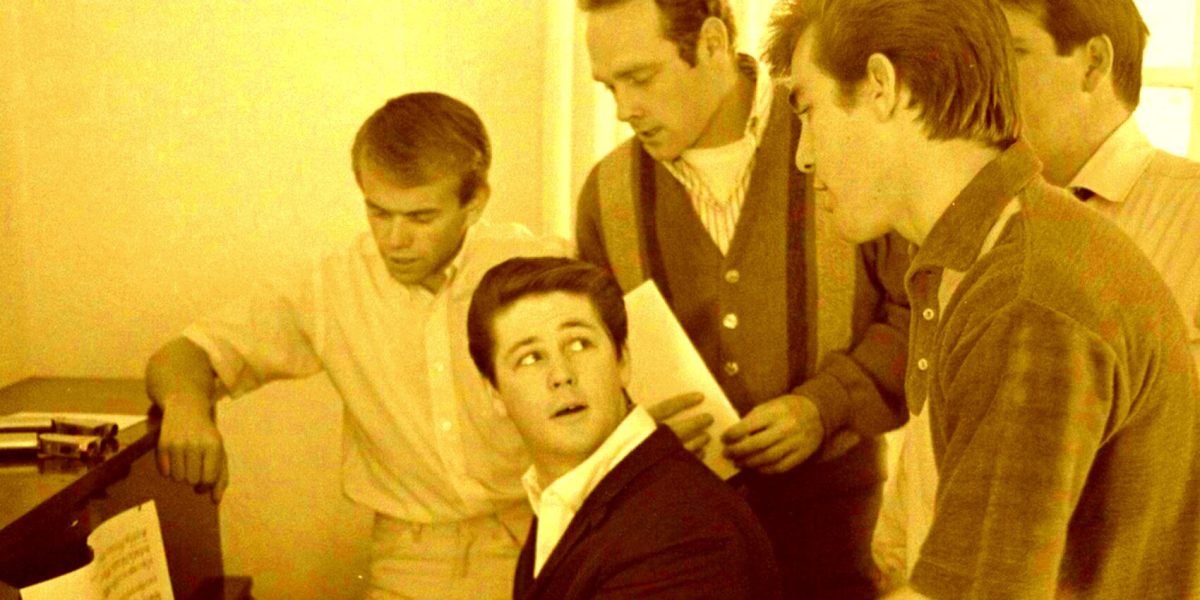 Explicación de la historia de los Beach Boys con Charles Manson (y lo que reveló el documental de Disney+)