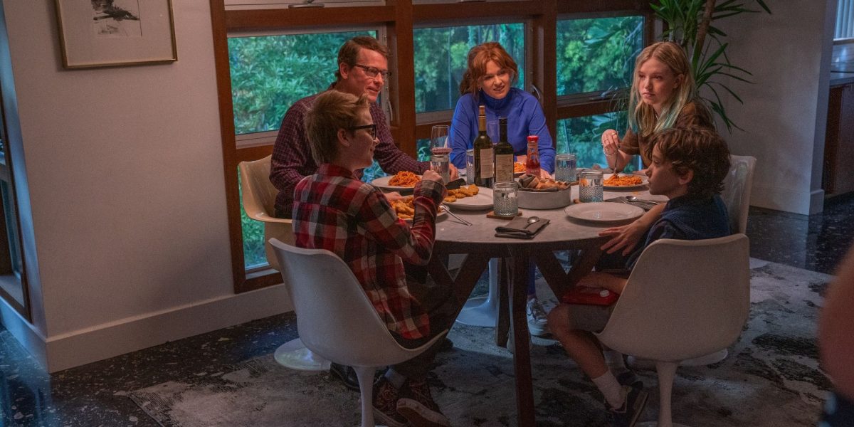 The Present Review: Isla Fisher y Greg Kinnear se separan en una comedia en bucle de tiempo familiar mediocre