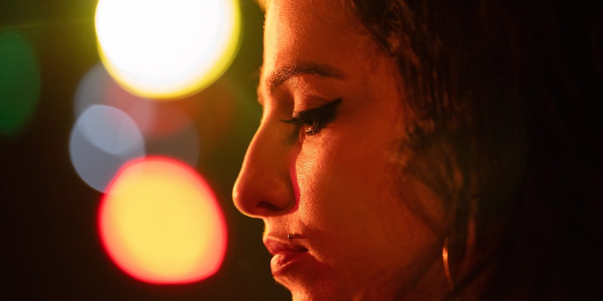 Back To Black Review: una película biográfica superficial y frustrante que nunca explora adecuadamente a Amy Winehouse
