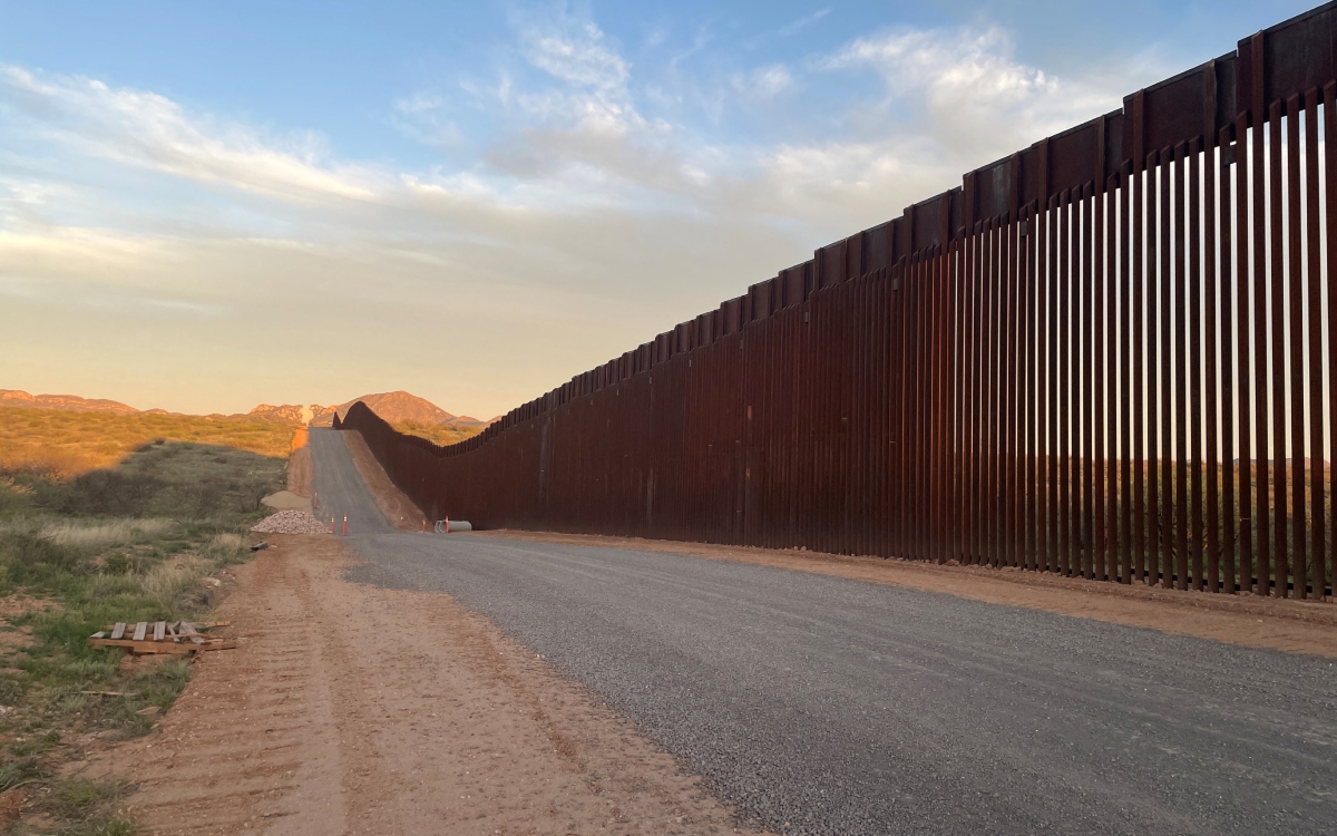 Descubren narcotúnel bajo muro fronterizo entre México y EU
