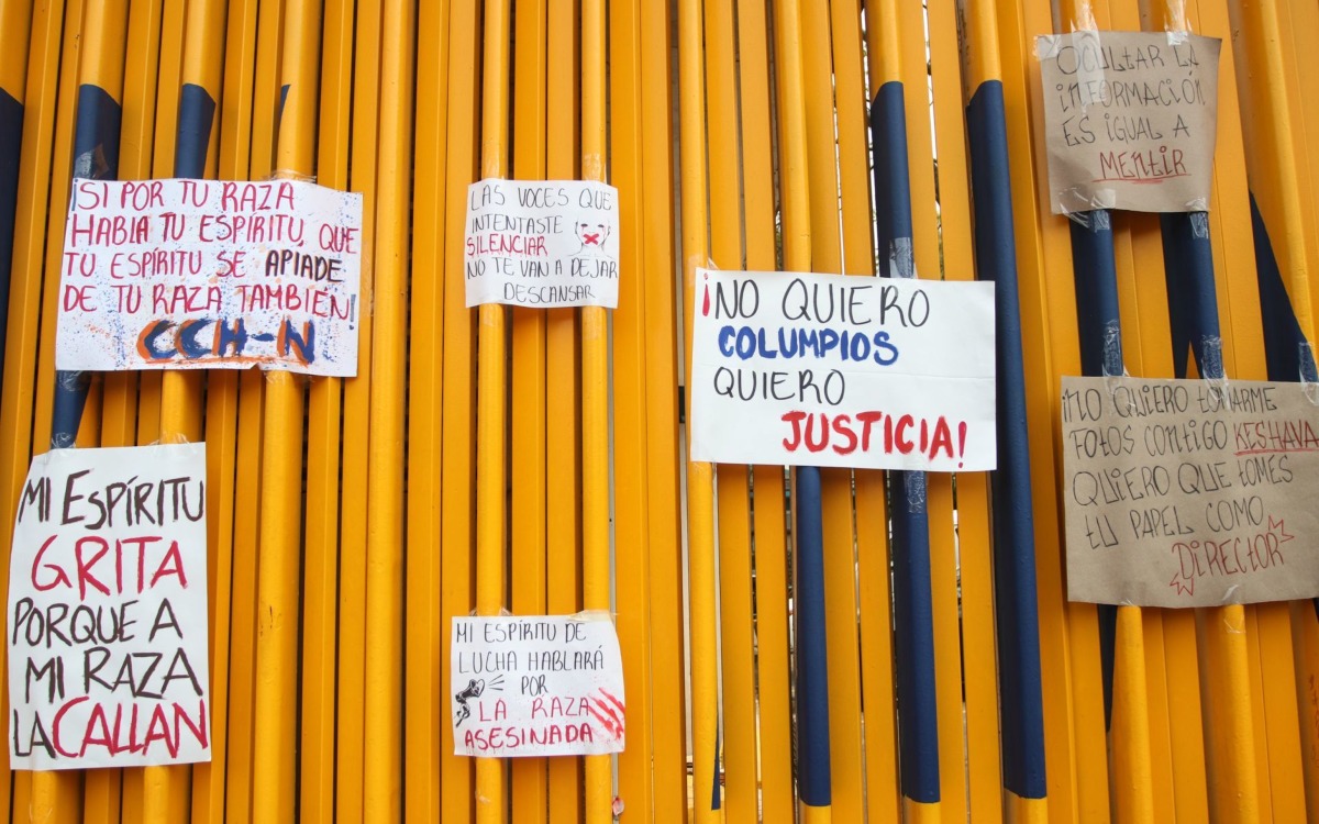 Estudiantes toman instalaciones de CCH Naucalpan