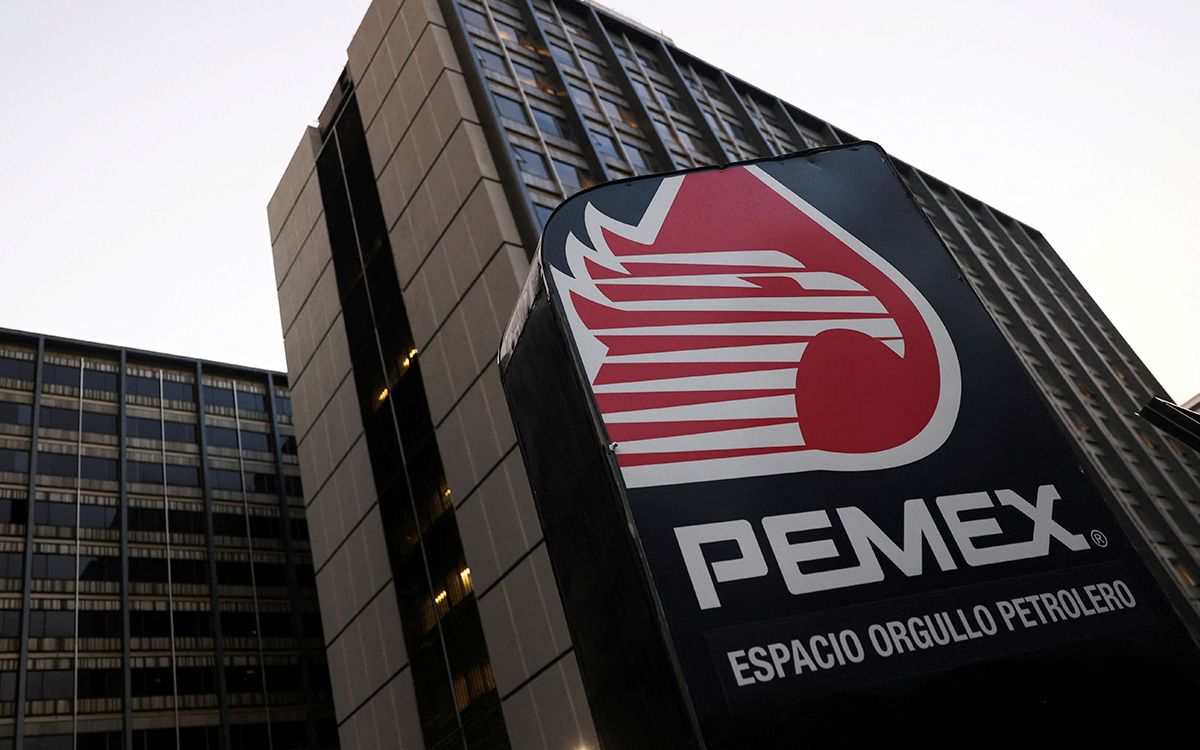 México lanza bonos por 8,000 millones de dólares para respaldar operación deuda Pemex