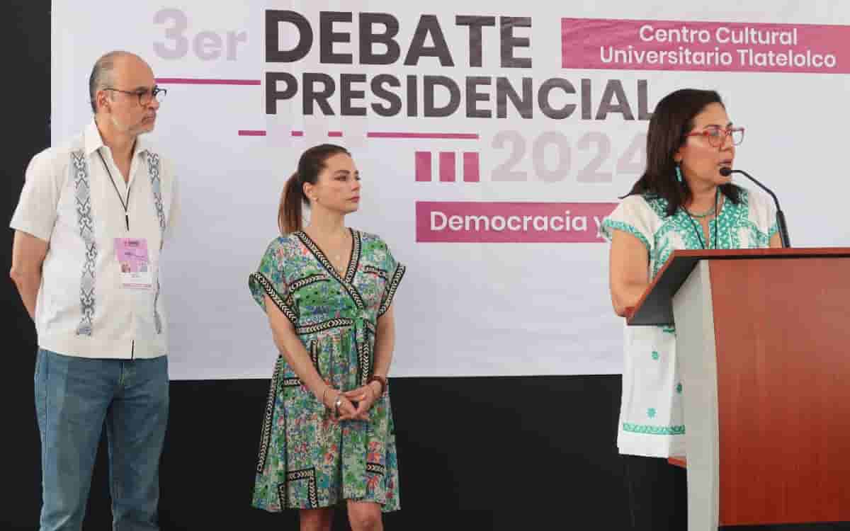 Humphrey, Zavala y Faz difieren de Taddei por el uso del color rosa del INE en marcha del domingo