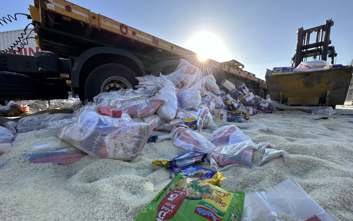 Israelíes destruyen ayuda humanitaria destinada a Gaza | Video