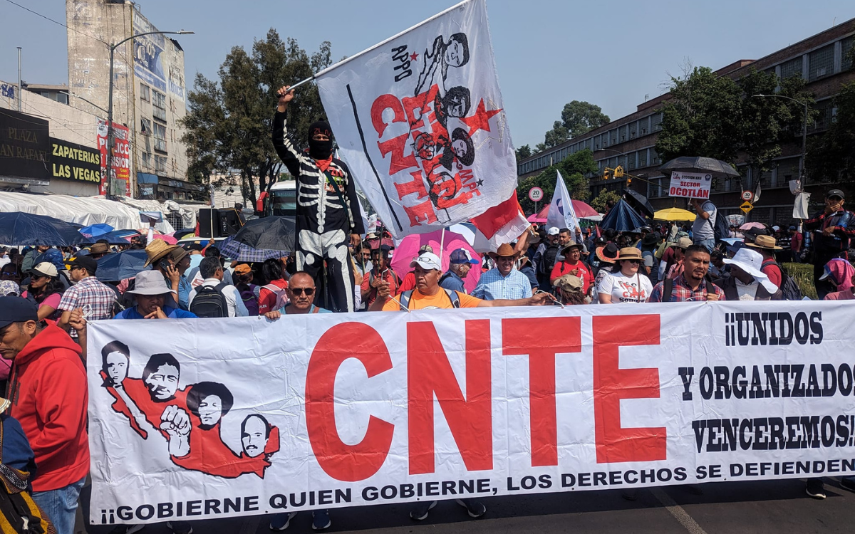 Maestros inician paro general y califican de "burla" la reciente subida salarial