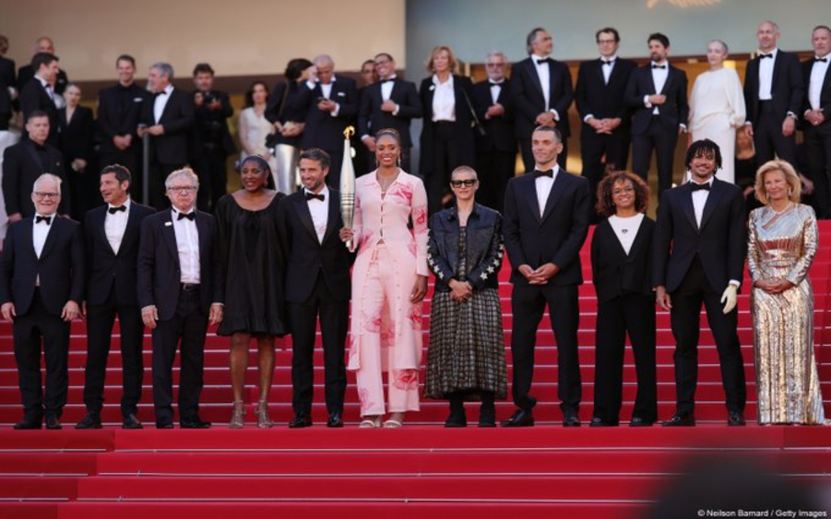 París 2024: Alumbra llama olímpica la carpeta roja en el 77 Festival de Cannes