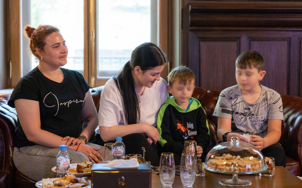 Rusia devuelve a seis niños ucranianos a sus familias