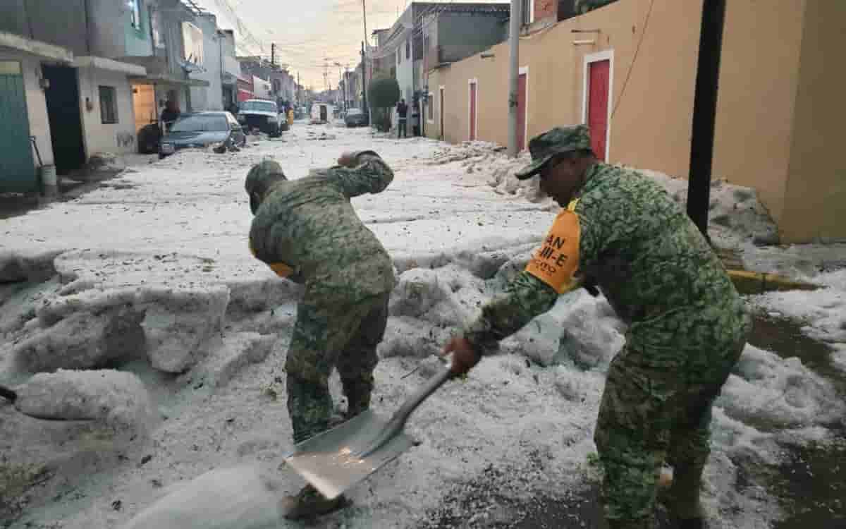 Videos | Por fuerte granizada, aplican Plan DN-III en Puebla capital