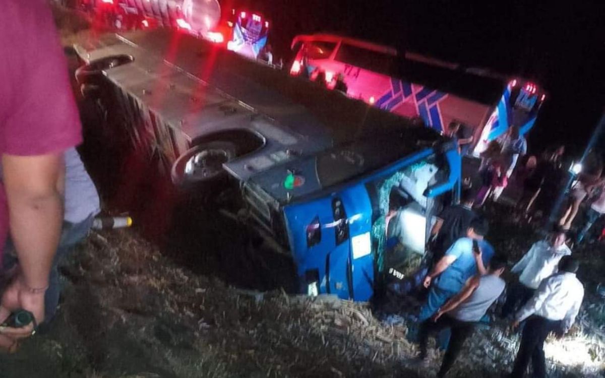 Volcadura en Veracruz deja 18 personas lesionadas; iban al mitin de Sheinbaum en CDMX