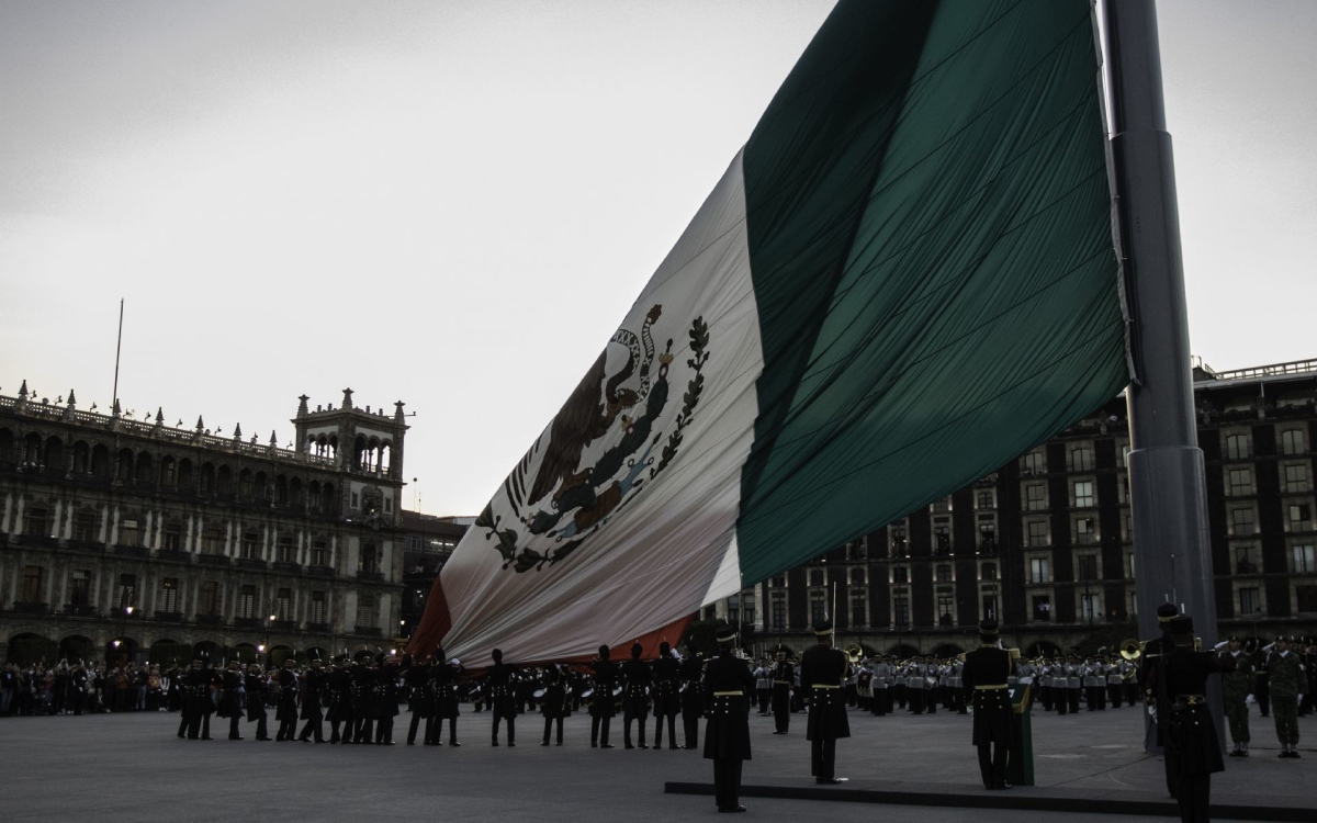 ‘No hay mala fe, la bandera es de todos’: AMLO confirma izamiento el domingo
