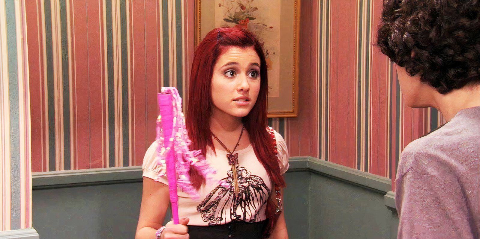 Ariana Grande rompe el silencio sobre las acusaciones de Nickelodeon y “reprocesa” su propia experiencia con Victorious