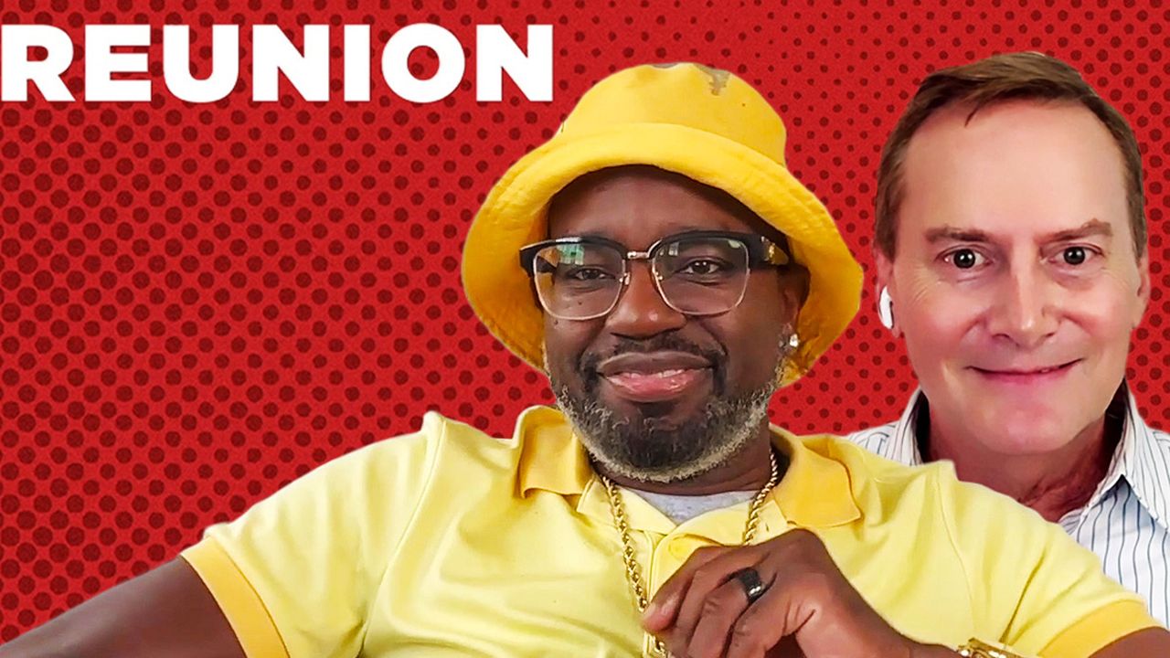 Lil Rel Howery y Michael Hitchcock comparten cómo Reunion se destaca de otros misterios de asesinatos