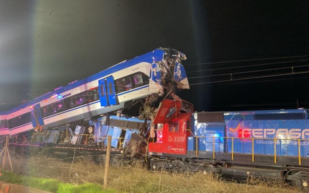 Al menos dos muertos tras un choque entre trenes en Chile | Video