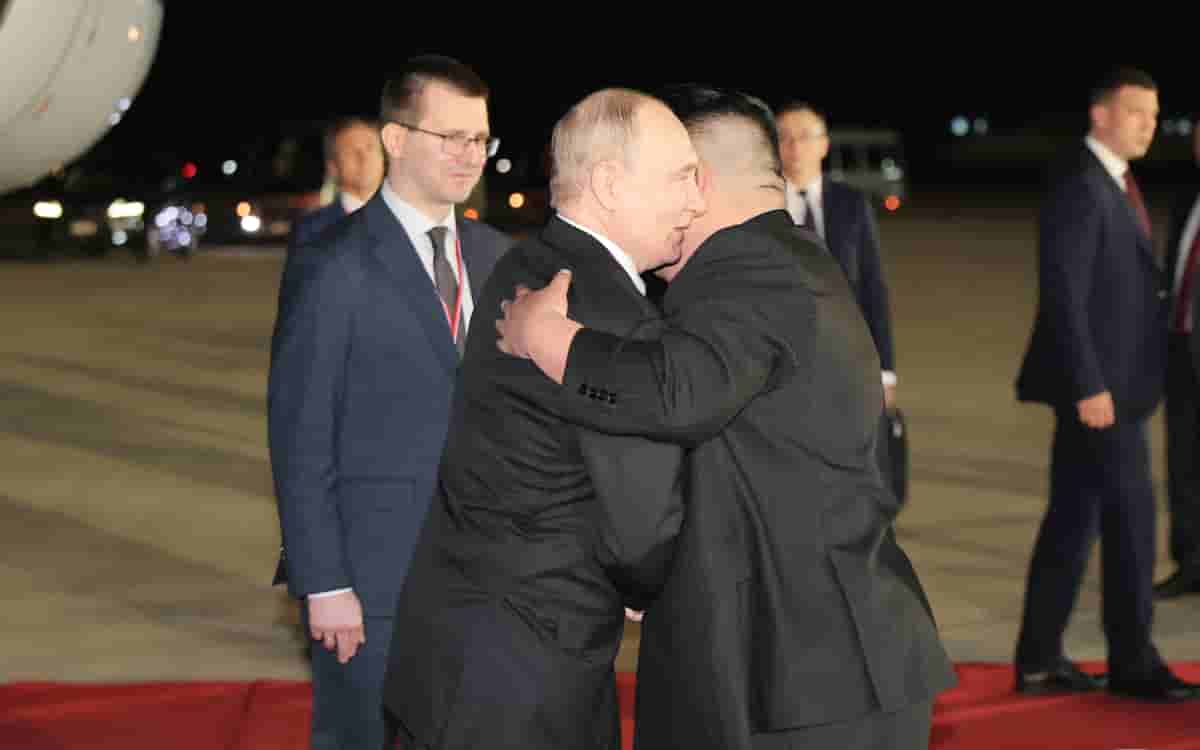 El abrazo entre Putin y Kim; prometen un nuevo mundo multipolar