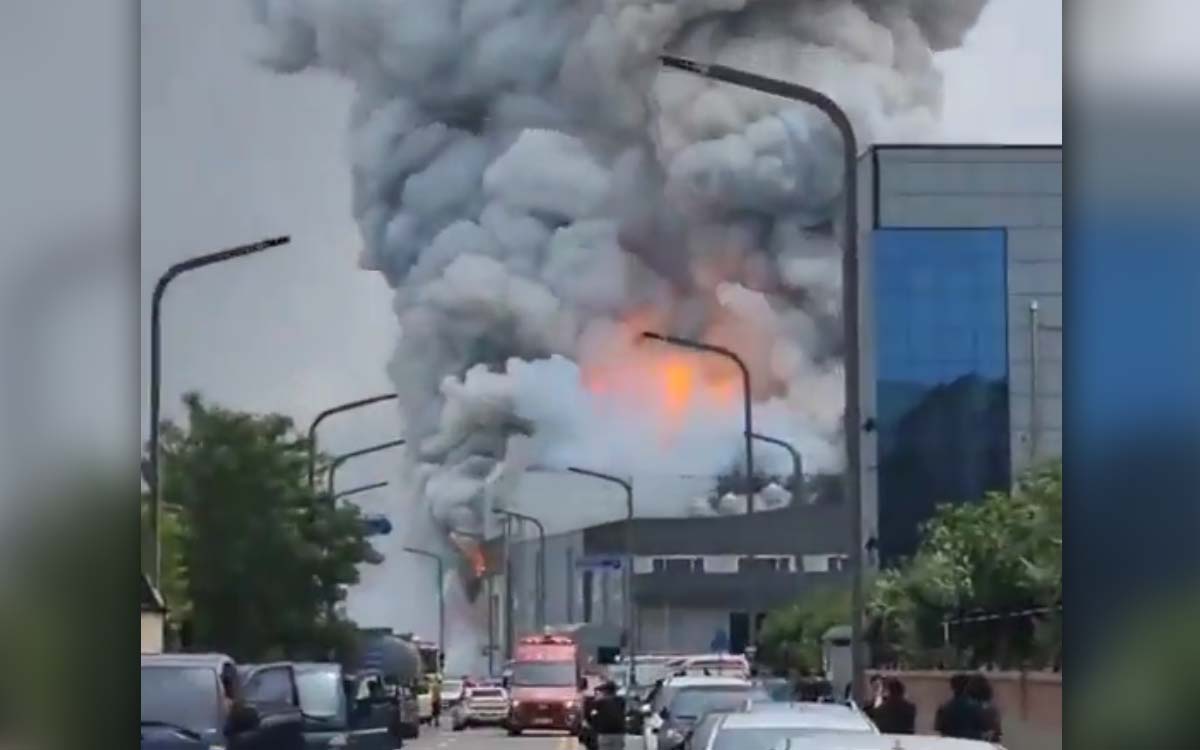 Hallan una veintena de cuerpos en la fábrica de baterías incendiada en Corea del Sur