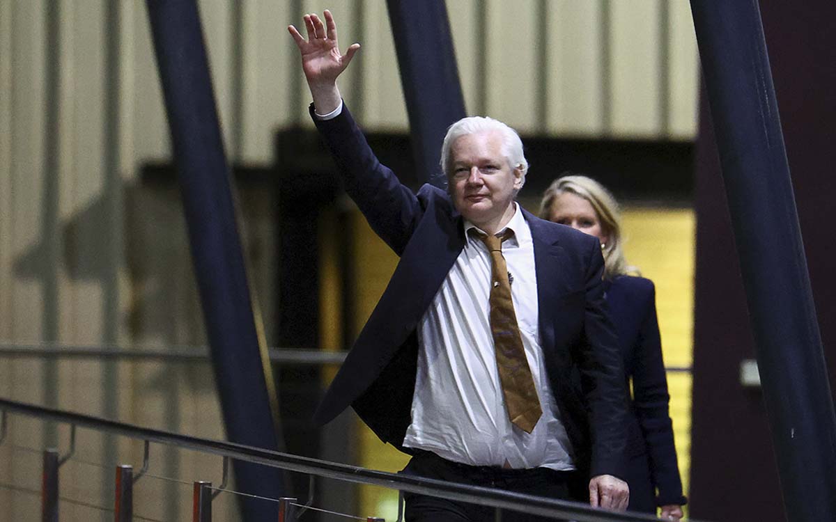 Julian Assange llega a Australia tras formalizar su libertad con la justicia de EU