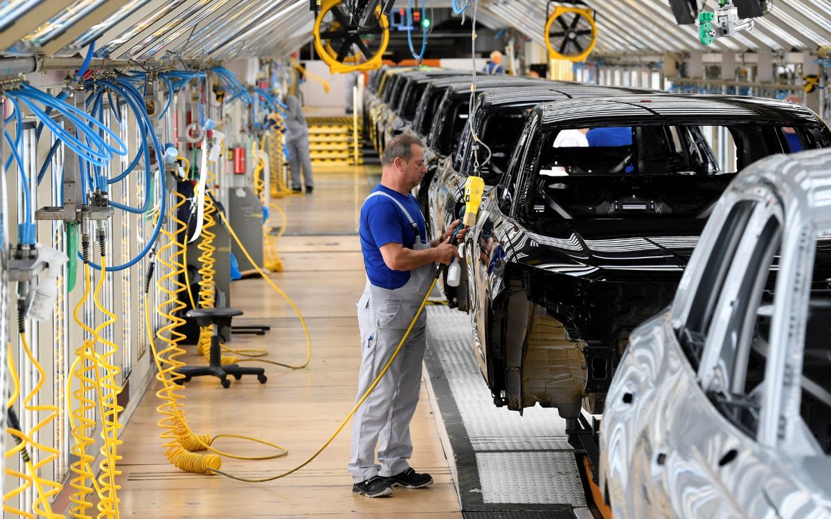 México revisará posible violación derechos de empleados de Volkswagen, a pedido de EU