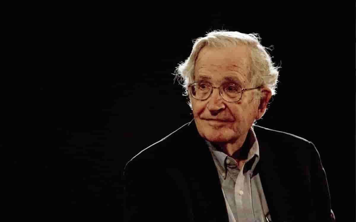 Noam Chomsky hospitalizado tras sufrir un derrame cerebral