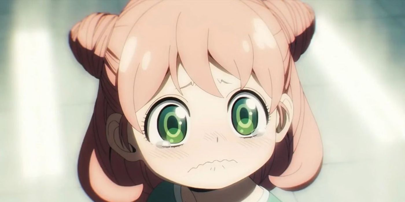 Anya llorando mientras experimentaban con ella en el laboratorio.