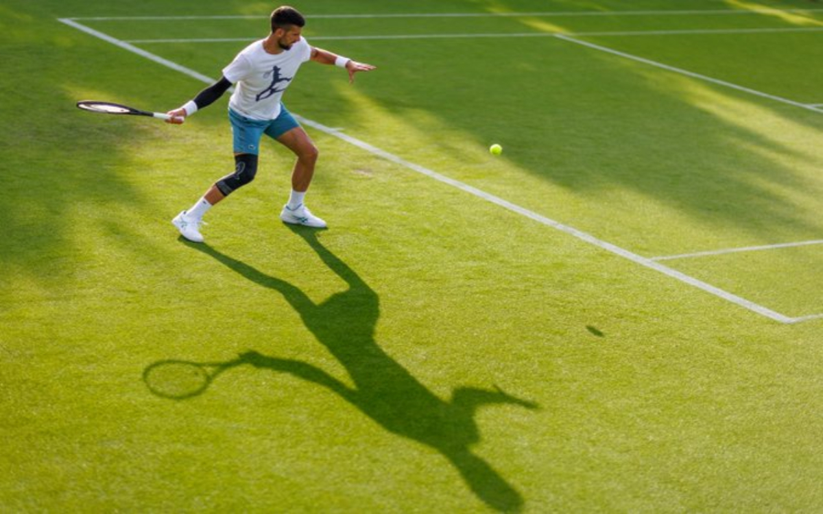 Wimbledon 2024: Entrena Djokovic con protección en la rodilla derecha | Video