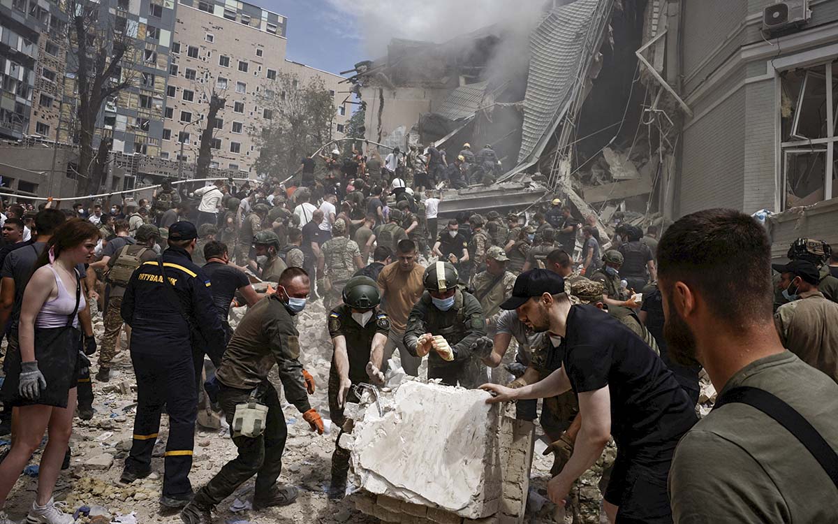 Al menos 7 muertos y 11 heridos en ataque ruso contra Kiev, incluido un hospital infantil