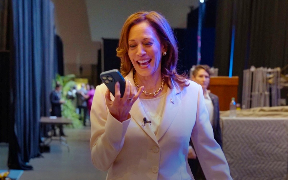 Barack y Michelle Obama llaman a Kamala Harris para mostrar su apoyo | Video