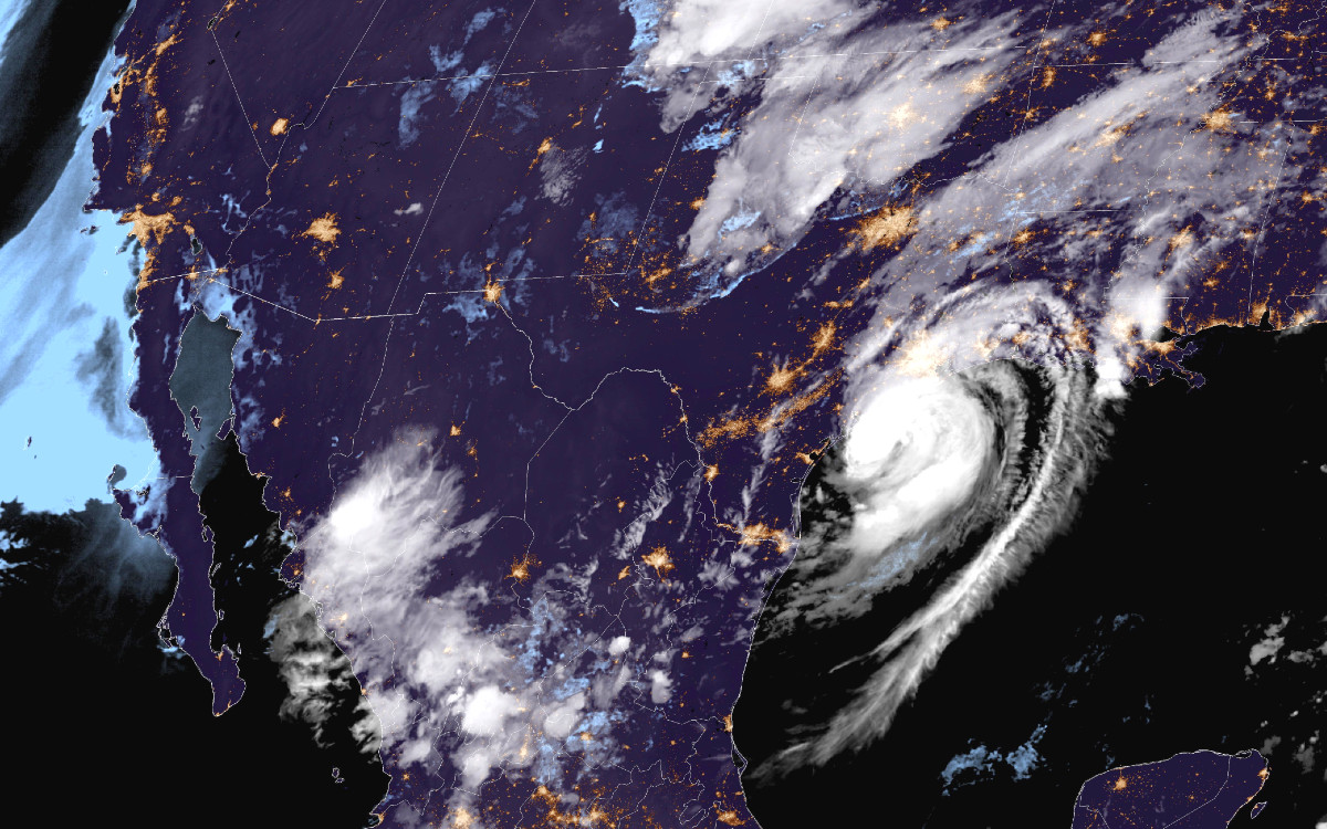 Beryl se fortalece a huracán; va sobre Texas