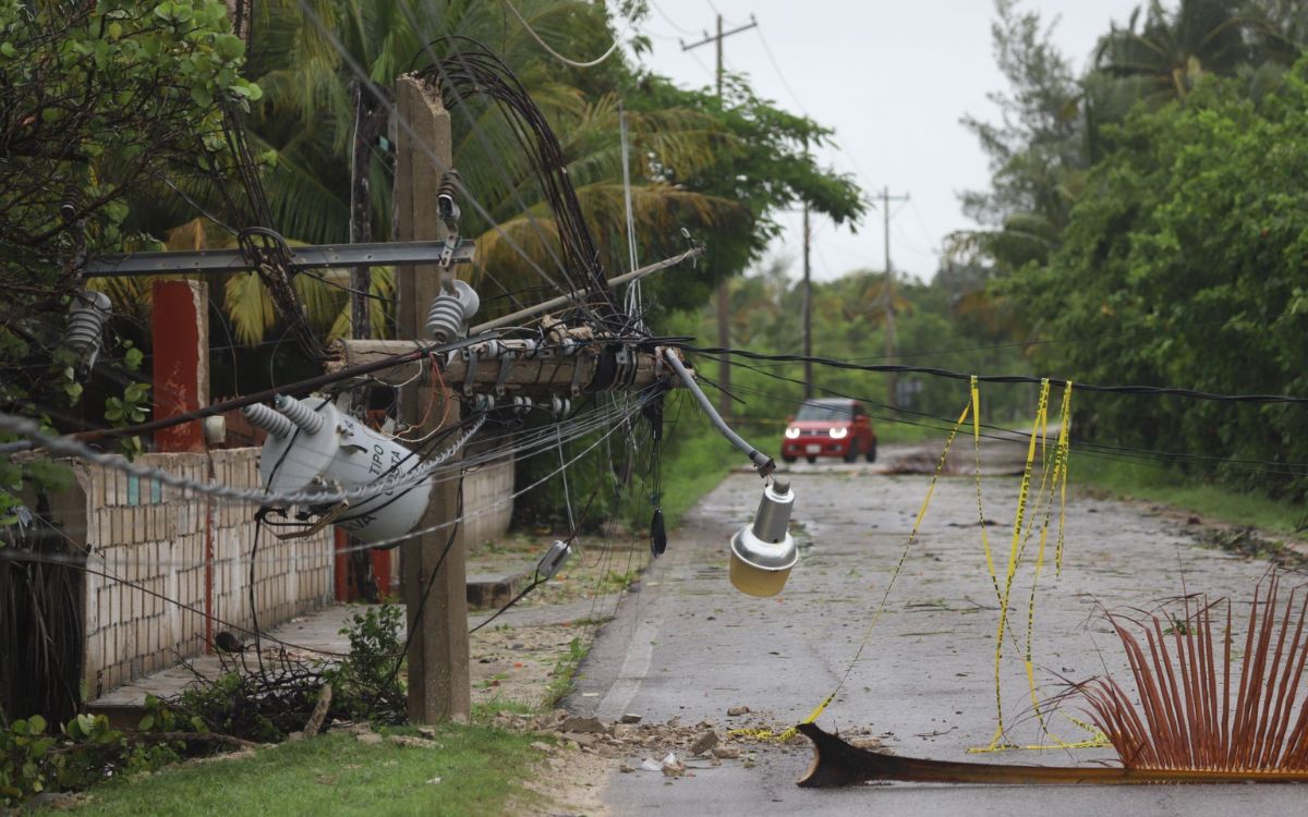 CFE restablece electricidad a los casi 433,000 afectados por ‘Beryl’