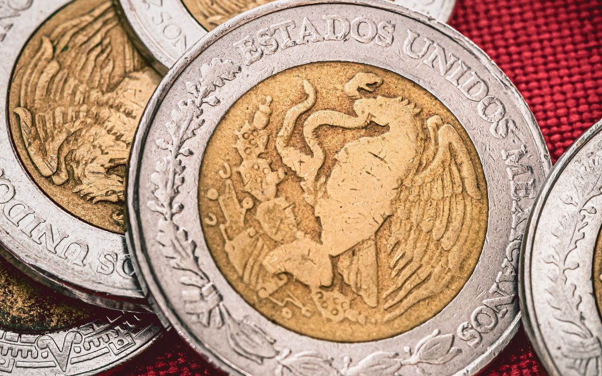 Peso mexicano avanza a la espera de más integrantes del gabinete de Sheinbaum