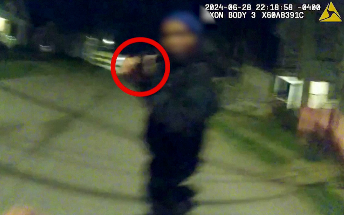 Policía persigue y mata a niño de 13 años que sacó réplica de arma de fuego | EU