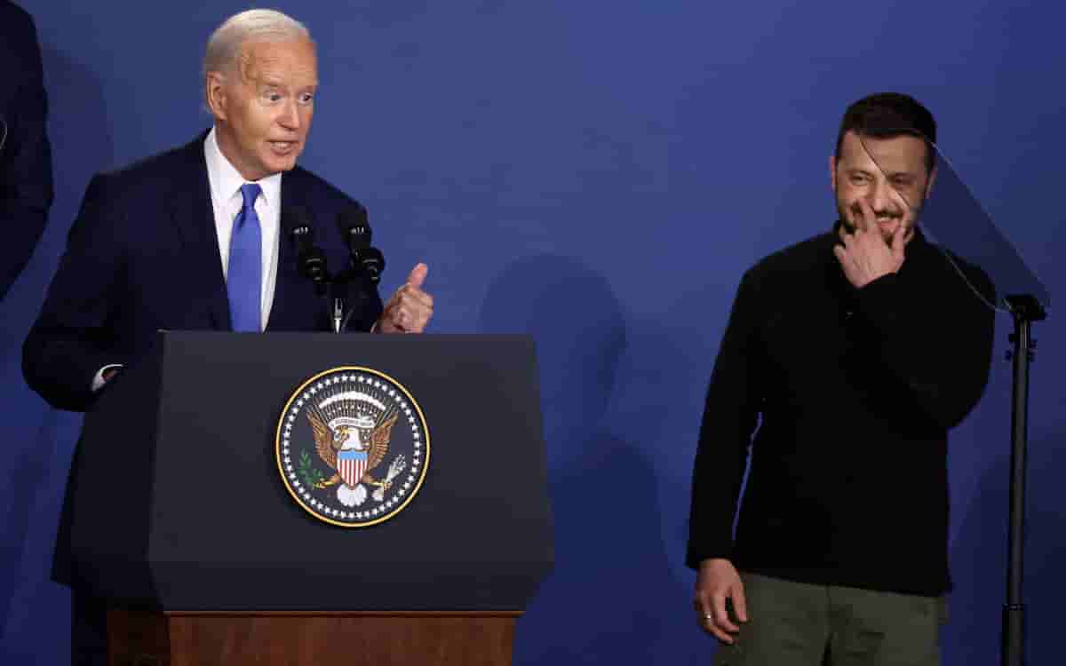 ‘Es un error’; Zelenski minimiza confusión de Biden con Putin