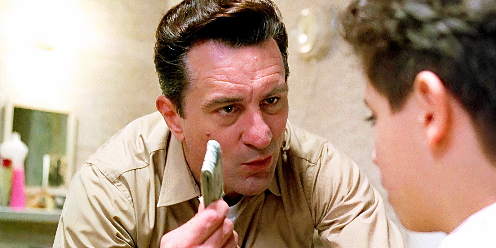 Cómo la aclamada película policial de 1993 de Robert De Niro retrata con precisión las peleas de bar, según lo explica un ex miembro de una pandilla: "Las peleas ocurren"