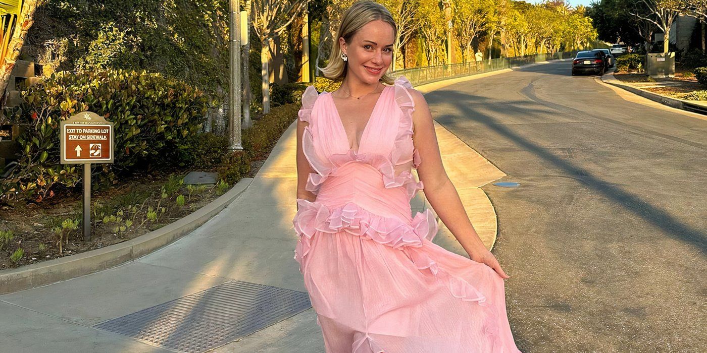 La vida secreta de las esposas mormonas Whitney Leavitt con un vestido rosa
