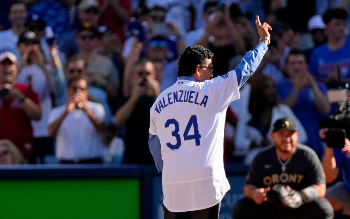 'Todos los mexicanos están tristes': Sheinbaum conmemora a Fernando Valenzuela | Video