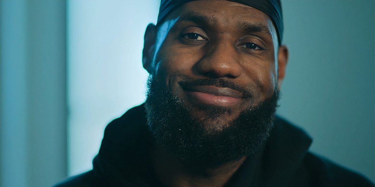 ¿Cuánto tiempo tiene LeBron James en su contrato con los LA Lakers?