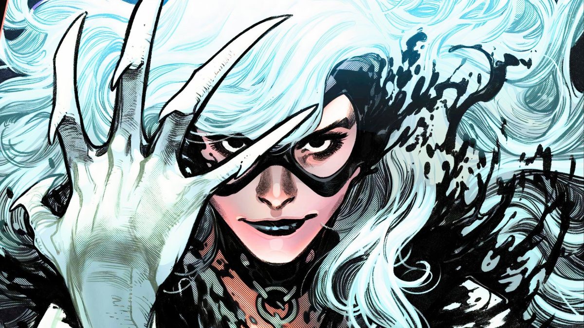 Un gato negro venenoso se recrea sorprendentemente en un cosplay de alto nivel